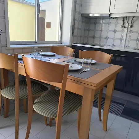 Nyaraló House For 4 By The Sea *