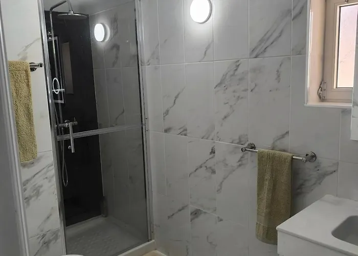 House For 4 By The Sea بيت للعطل *